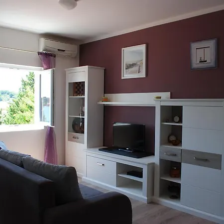 Ante Carov Apartmán Verunić